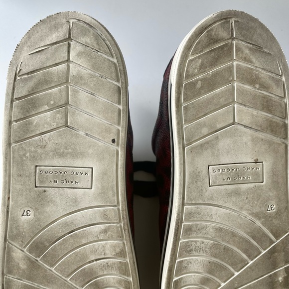 MARC BY MARC JACOBS Red Snake Embossed lace up sneakers. - Picture 12 of 14